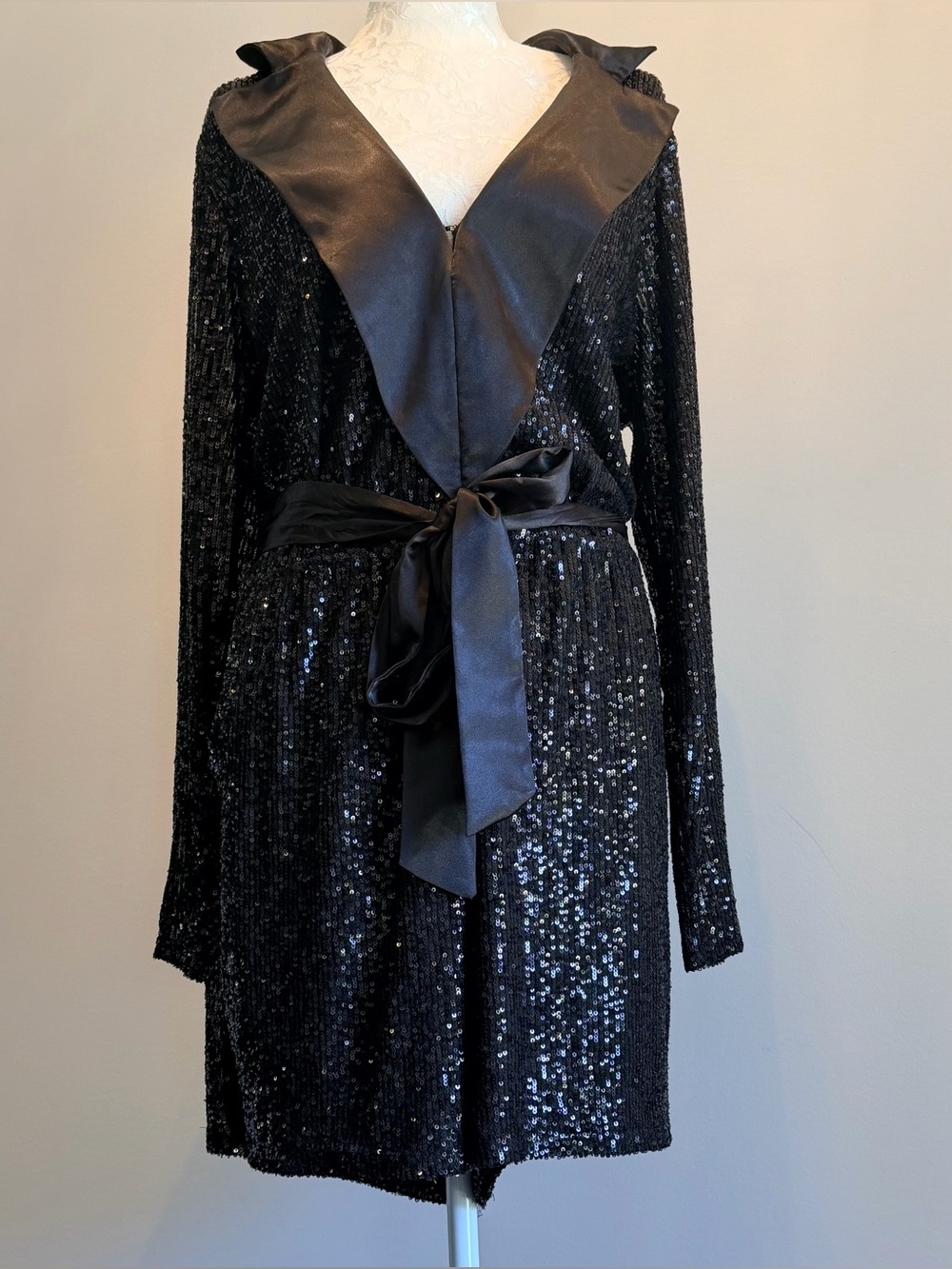 VENUS Black Sequin Romper with Satin Trim Tuxedo Lapel Collar Women’s Size 1X